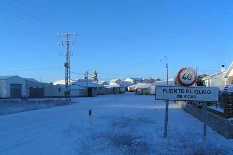 Entrada por la carretera de la Fresneda (nevada 26 diciembre 2004)