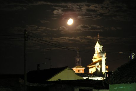 La Iglesia y la Luna